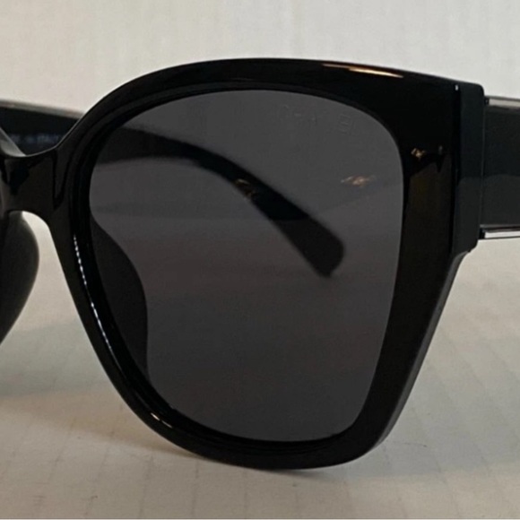 CHANEL Black Sunglasses with Gold Logo - Picture 5 of 8